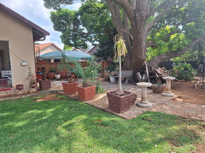6 Bedroom Property for Sale in Stilfontein North West